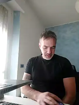 Snapshot of Marcolino183 chatting on 02/27/26, 08:25 Marcolino183 online show from 02/27/26, 08:25