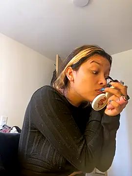 baby lizy online show from 10/26/25, 06:14