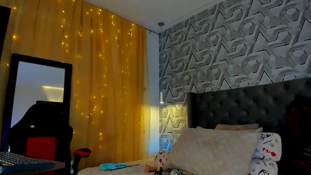 Sophiee Hill online show from 09/12/25, 09:04