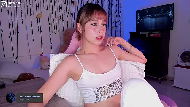 Snapshot of alice_guerin_ chatting on 01/12/25, 05:34 alice guerin online show from 01/12/25, 05:34