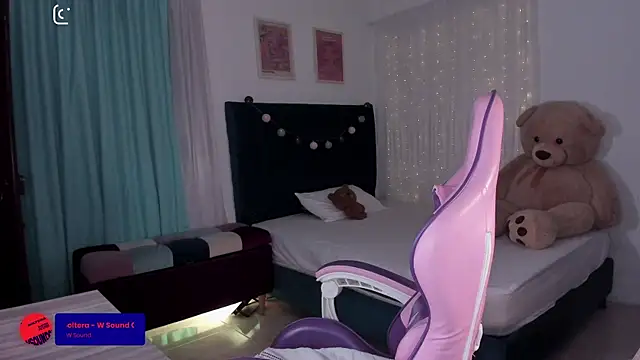 Snapshot of alice_guerin_ chatting on 02/07/25, 04:16 alice guerin online show from 02/07/25, 04:16