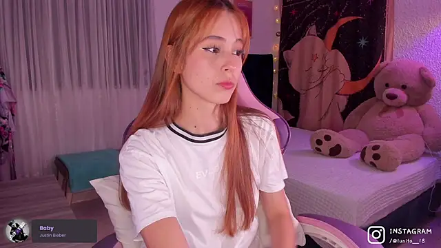 Snapshot of alice_guerin_ chatting on 11/06/25, 04:35 alice guerin online show from 11/06/25, 04:35