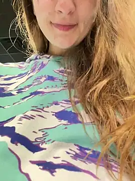 Snapshot of psilybaby chatting on 02/19/25, 06:33 psilybaby online show from 02/19/25, 06:33