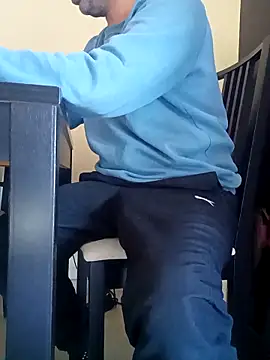 Snapshot of adre84s chatting on 11/21/25, 09:52 adre84s online show from 11/21/25, 09:52