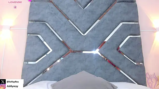 ashlyrey-1 online show from 12/26/24, 11:13