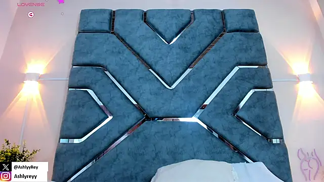 ashlyrey-1 online show from 02/10/25, 10:51