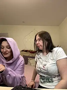 Snapshot of B_Bonya_m chatting on 12/27/24, 05:20 B Bonya m online show from 12/27/24, 05:20