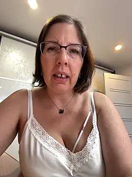 Snapshot of B_Bonya_m chatting on 03/11/25, 04:32 B Bonya m online show from 03/11/25, 04:32