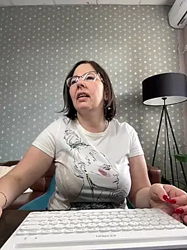 Snapshot of B_Bonya_m chatting on 10/06/25, 05:05 B Bonya m online show from 10/06/25, 05:05