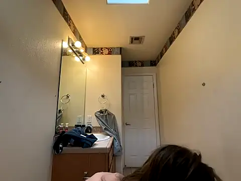 Snapshot of Johndoe2292 chatting on 11/27/25, 10:34 Johndoe2292 online show from 11/27/25, 10:34