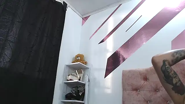 Snapshot of Kitten_Hot_ chatting on 09/12/25, 10:10 Kitten Hot online show from 09/12/25, 10:10