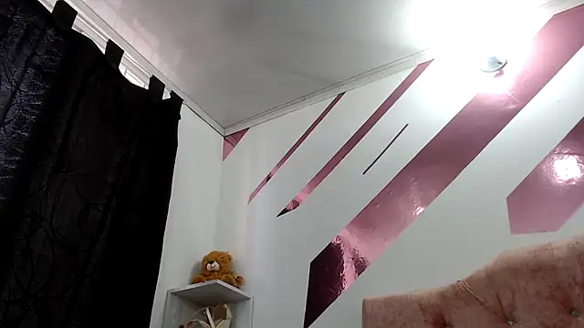 Snapshot of Kitten_Hot_ chatting on 09/13/25, 01:33 Kitten Hot online show from 09/13/25, 01:33