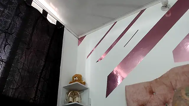 Snapshot of Kitten_Hot_ chatting on 09/27/25, 03:06 Kitten Hot online show from 09/27/25, 03:06