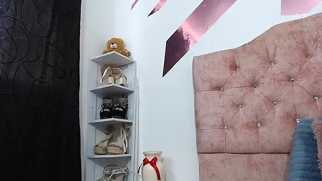 Snapshot of Kitten_Hot_ chatting on 10/11/25, 11:42 Kitten Hot online show from 10/11/25, 11:42