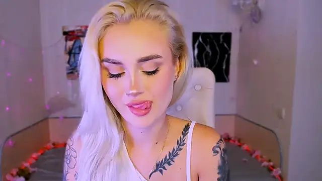  Ravenaa online show from 11/11/25, 11:21