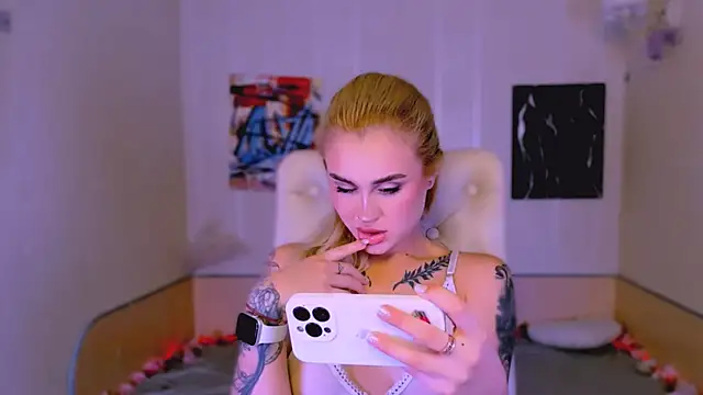  Ravenaa online show from 12/17/25, 02:12