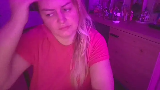 Snapshot of Meliss_Official9 chatting on 12/19/25, 05:58 Meliss Official9 online show from 12/19/25, 05:58