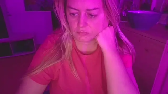 Snapshot of Meliss_Official9 chatting on 12/19/25, 07:21 Meliss Official9 online show from 12/19/25, 07:21