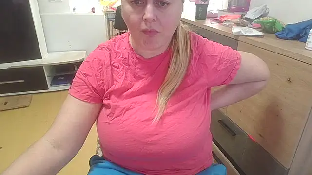 Snapshot of Meliss_Official9 chatting on 02/21/26, 10:16 Meliss Official9 online show from 02/21/26, 10:16