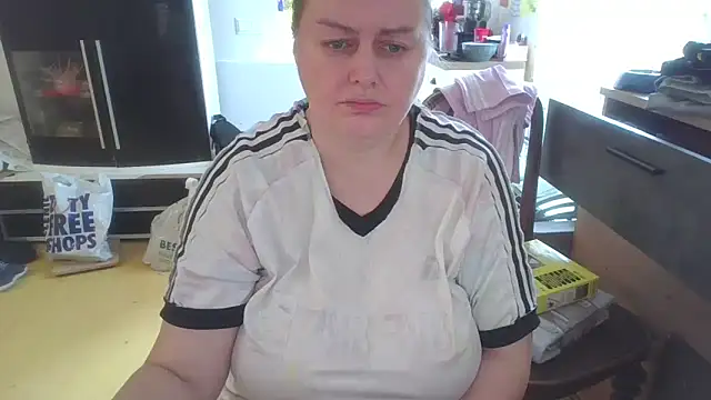 Snapshot of Meliss_Official9 chatting on 04/02/26, 07:06 Meliss Official9 online show from 04/02/26, 07:06