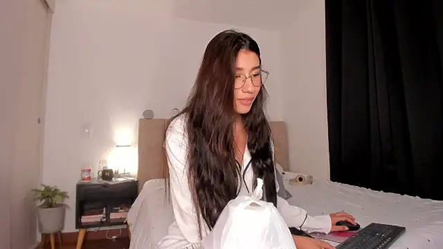 Snapshot of danna_davis18 chatting on 02/05/25, 07:42 danna davis18 online show from 02/05/25, 07:42