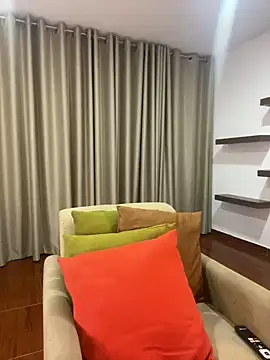 Snapshot of Alice_Biel chatting on 12/25/24, 12:27 Alice Biel online show from 12/25/24, 12:27