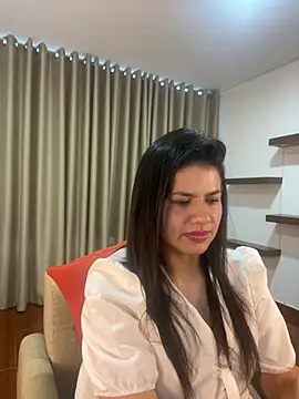 Snapshot of Alice_Biel chatting on 01/11/25, 04:57 Alice Biel online show from 01/11/25, 04:57