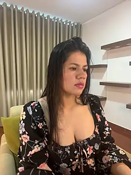 Snapshot of Alice_Biel chatting on 01/19/25, 08:30 Alice Biel online show from 01/19/25, 08:30