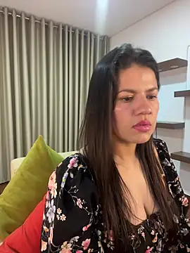 Snapshot of Alice_Biel chatting on 02/17/25, 12:32 Alice Biel online show from 02/17/25, 12:32