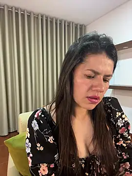 Snapshot of Alice_Biel chatting on 02/22/25, 01:22 Alice Biel online show from 02/22/25, 01:22