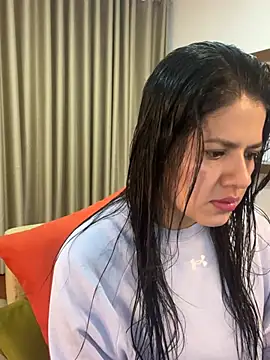 Snapshot of Alice_Biel chatting on 02/28/25, 11:58 Alice Biel online show from 02/28/25, 11:58