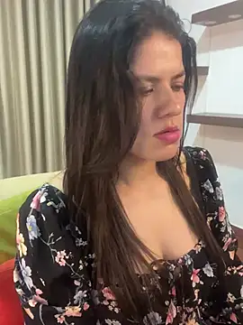 Snapshot of Alice_Biel chatting on 03/06/25, 12:43 Alice Biel online show from 03/06/25, 12:43