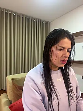 Snapshot of Alice_Biel chatting on 03/07/25, 11:40 Alice Biel online show from 03/07/25, 11:40