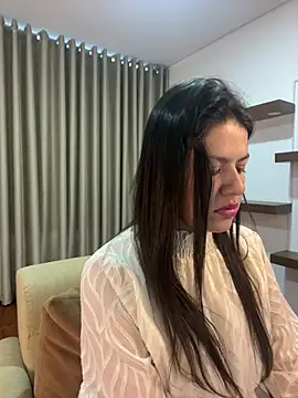 Snapshot of Alice_Biel chatting on 03/09/25, 03:05 Alice Biel online show from 03/09/25, 03:05