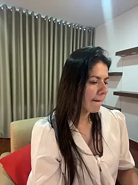 Snapshot of Alice_Biel chatting on 03/15/25, 05:15 Alice Biel online show from 03/15/25, 05:15