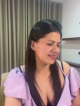 Snapshot of Alice_Biel chatting on 03/22/25, 01:54 Alice Biel online show from 03/22/25, 01:54