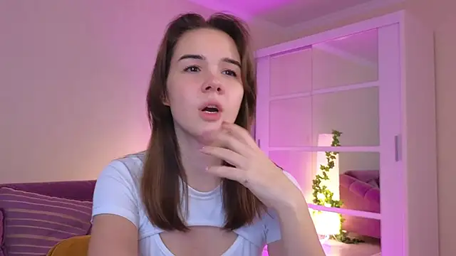 Snapshot of LindaRobertz chatting on 02/05/25, 12:49 LindaRobertz online show from 02/05/25, 12:49