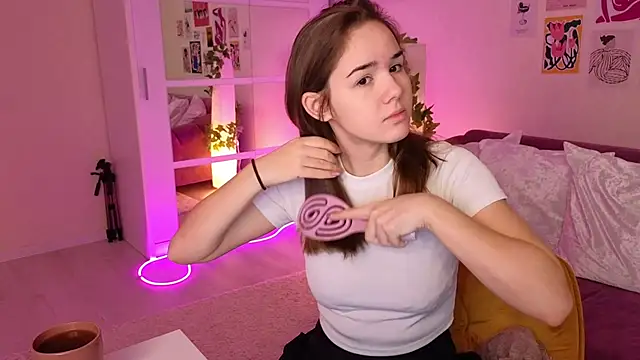 Snapshot of LindaRobertz chatting on 03/04/25, 06:04 LindaRobertz online show from 03/04/25, 06:04