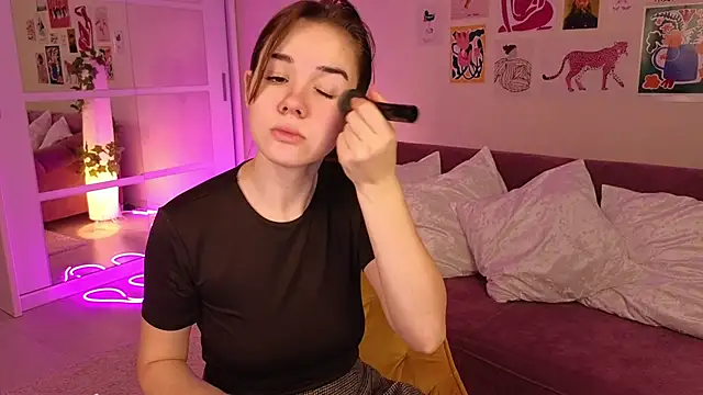 Snapshot of LindaRobertz chatting on 03/10/25, 06:05 LindaRobertz online show from 03/10/25, 06:05