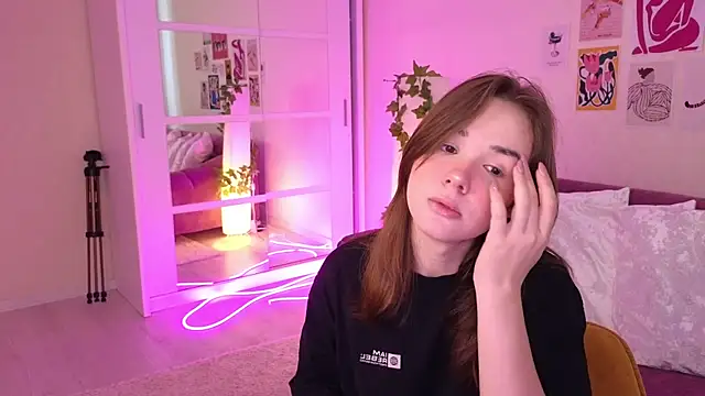 Snapshot of LindaRobertz chatting on 03/21/25, 06:05 LindaRobertz online show from 03/21/25, 06:05