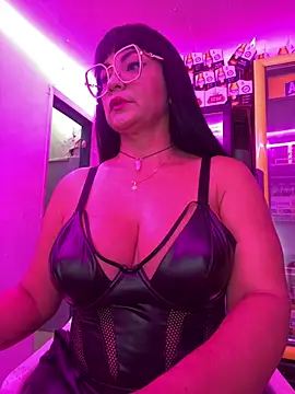 Hot beauty   online show from 02/18/26, 01:56