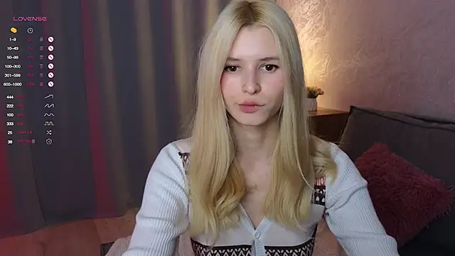 Snapshot of elsa_limerence chatting on 11/15/25, 12:13 elsa limerence online show from 11/15/25, 12:13