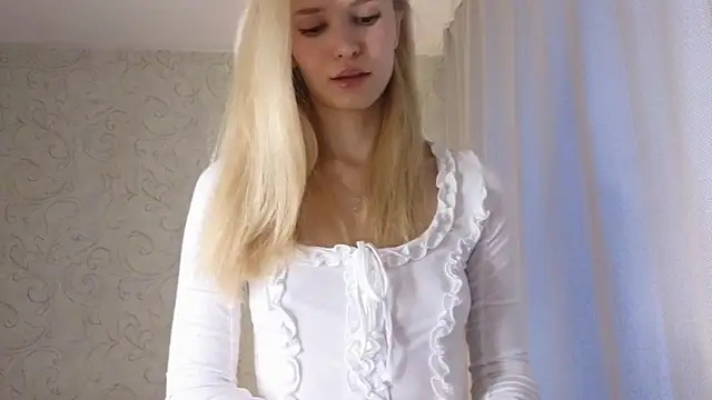 Snapshot of elsa_limerence chatting on 03/25/26, 04:07 elsa limerence online show from 03/25/26, 04:07