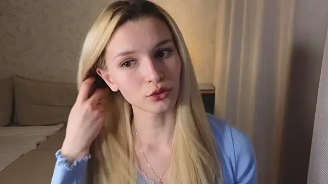 Snapshot of elsa_limerence chatting on 04/01/26, 04:15 elsa limerence online show from 04/01/26, 04:15