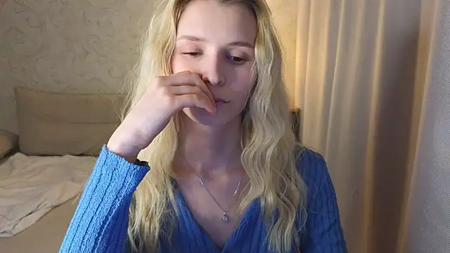 Snapshot of elsa_limerence chatting on 04/17/26, 05:05 elsa limerence online show from 04/17/26, 05:05