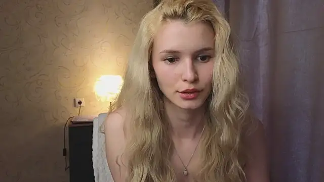 Snapshot of elsa_limerence chatting on 06/27/26, 04:23 elsa limerence online show from 06/27/26, 04:23