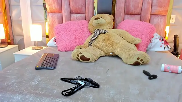 valentinasu1 online show from 03/11/25, 04:40