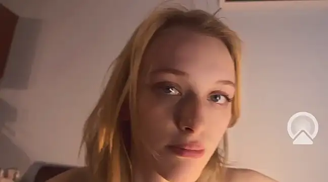 Snapshot of Evvie_Summn1 chatting on 12/10/24, 02:05 Evvie Summn1 online show from 12/10/24, 02:05