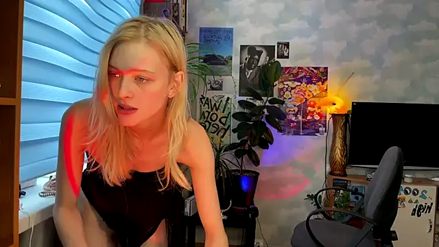 Snapshot of Evvie_Summn1 chatting on 02/23/25, 05:34 Evvie Summn1 online show from 02/23/25, 05:34
