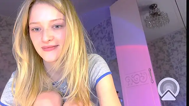 Snapshot of Evvie_Summn1 chatting on 03/09/25, 06:21 Evvie Summn1 online show from 03/09/25, 06:21